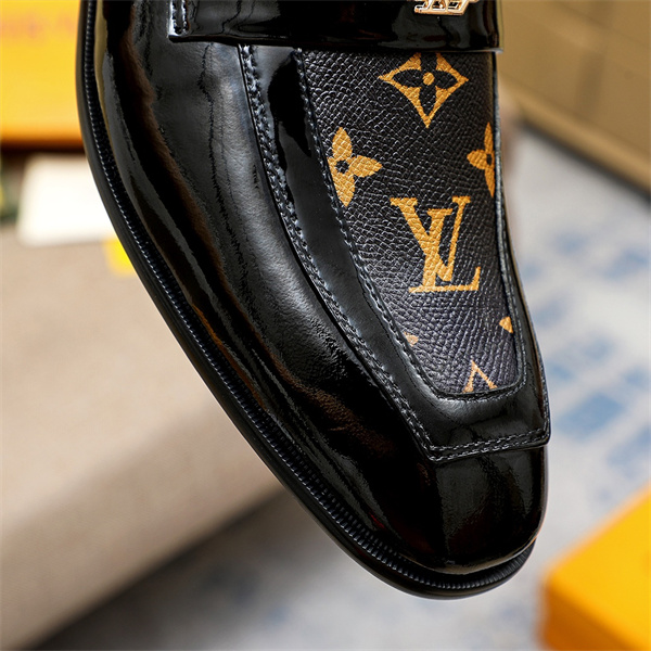 Lv Loafer 033