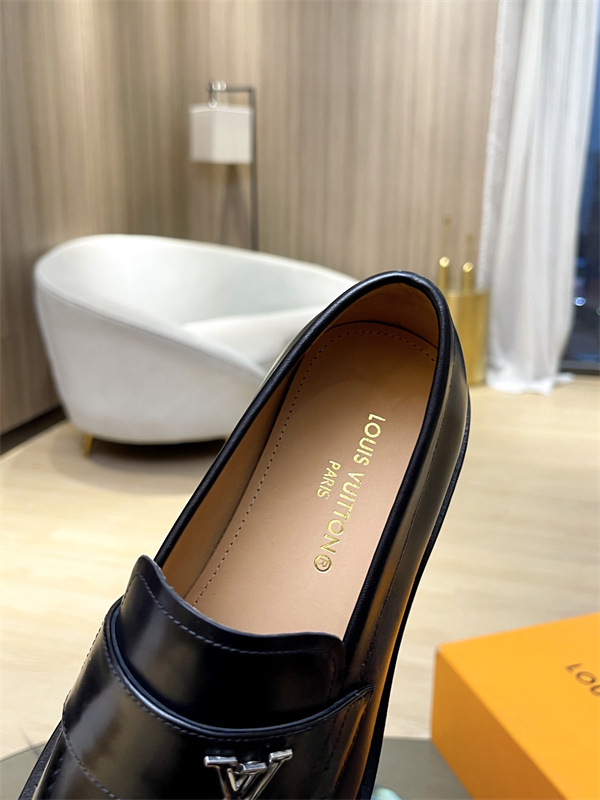 Lv Loafer 044